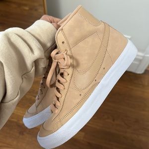 Nike air beige